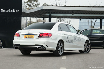 2015款奔驰E400L 3.0T自动豪华型4MATIC运动轿车