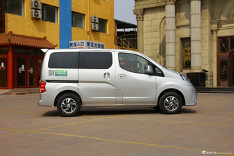 2014款NV200 1.6L CVT尊贵型国IV到店实拍