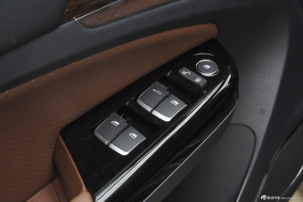 2015款比亚迪S7升级版2.0T自动尊贵型