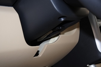 2015款绅宝D20两厢1.5L自动乐享版