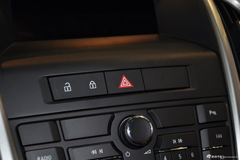 2014款英朗XT 1.6L自动时尚型 天际蓝