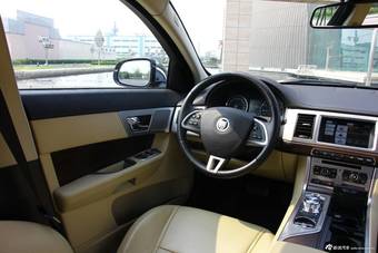 2014款捷豹XF 2.0T 风华版到店实拍