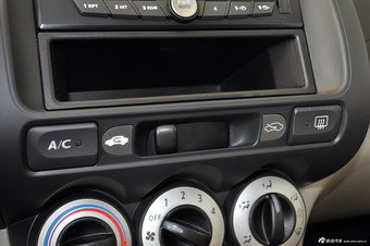 2014款理念1.3L手动舒适型 巴黎蓝