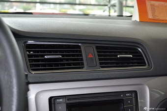 2013款朗行1.6L自动风尚型 雅致白