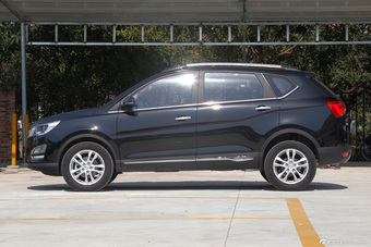 2015款宝骏560 1.8L手动精英型