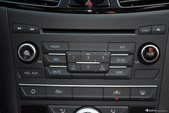 2016款奔腾B70 2.0L自动尊享型