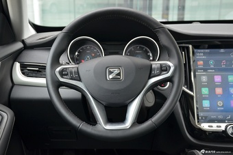 2016款众泰SR7 1.5T手动魔方之梦版