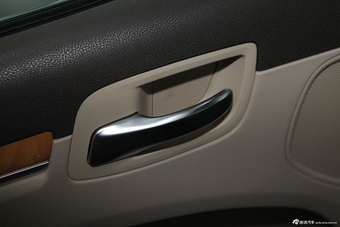 2013款克莱斯勒300C 3.6L自动尊享版