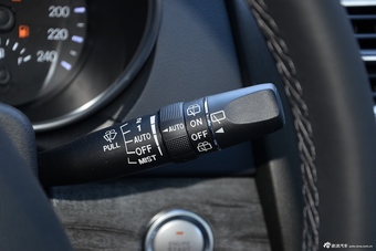 2015款哈弗H8 2.0T自动四驱精英型