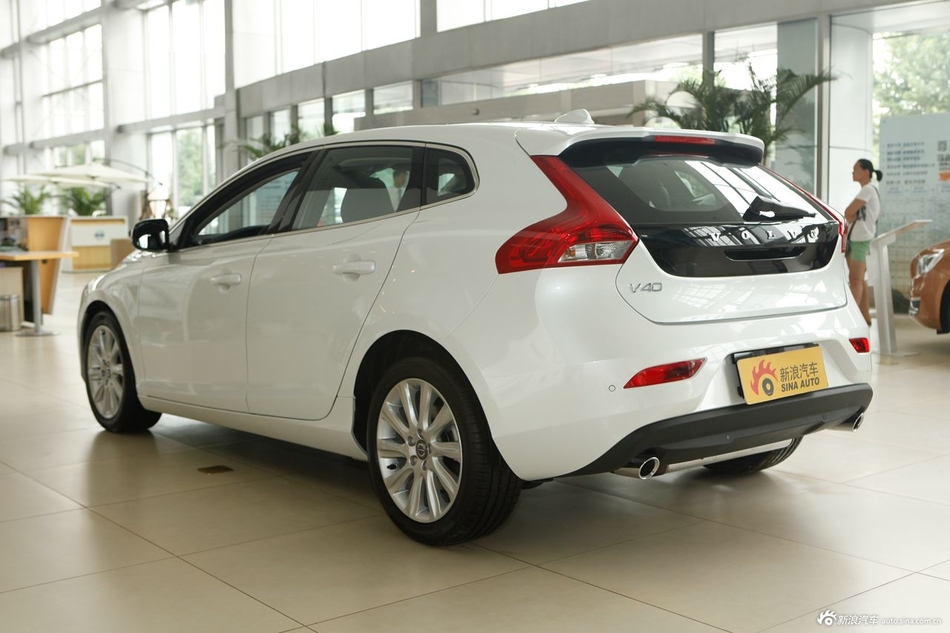 2015款沃尔沃V40 1.6T智逸版