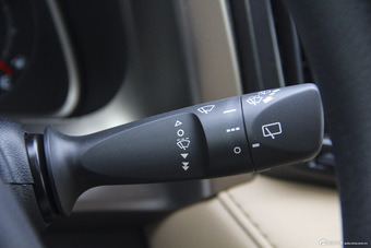 2015款RAV4 2.0L自动两驱风尚版