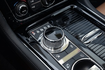 2016款捷豹XJL 3.0L自动SC四驱全景商务版