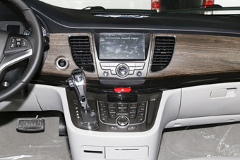 2013款瑞风M5 2.0T自动公务版