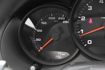 2015款保时捷Boxster Style Edition 2.7L自动