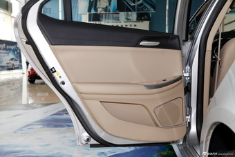 2013款荣威550D 1.8T自动品臻版图片