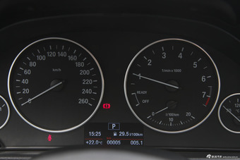 2016款宝马3系 2.0T自动320Li时尚型