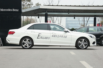 2015款奔驰E400L 3.0T自动豪华型4MATIC运动轿车