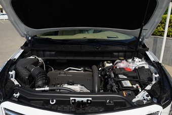 2016款凯迪拉克XT5 2.0T自动28T四驱铂金版