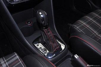 2012款POLO 1.4TSI GTI极地白