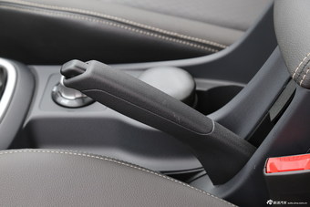 2015款五十铃mu-X 3.0T自动四驱探索型