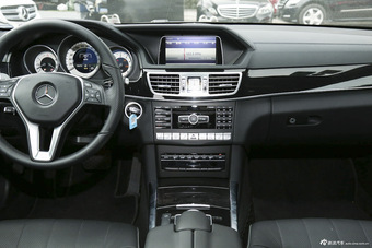 2015款奔驰E400L 3.0T自动豪华型4MATIC运动轿车