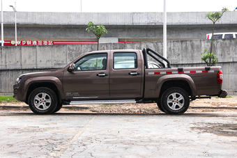 2015款骐铃T7 2.8T手动两驱尊贵版加长轴距JE493ZKQ4CB