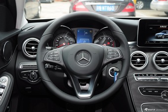 20015款奔驰C级C200旅行版