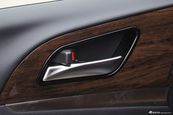 2015款比亚迪S7升级版2.0T自动尊贵型