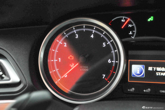 2014款东风标致408 1.6T自动至尊版