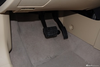 2015款绅宝D20两厢1.5L自动乐享版