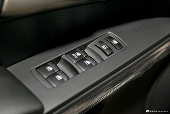 2014款爱腾2.3L四驱自动豪华汽油版