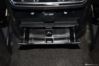 2016款奔腾B90 1.8T自动尊贵型十周年纪念版