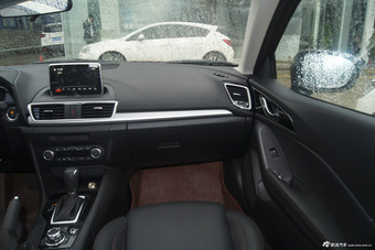 2016款马自达3昂克赛拉2.0L自动两厢旗舰型