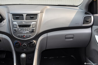 2014款瑞纳1.4L手动时尚型 迎春黄