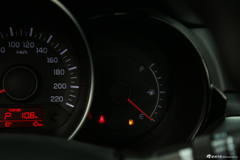 2015款起亚K2 1.4L自动GLS三厢