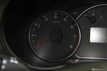 2013款佳乐 2.0L自动标准版7座 京V