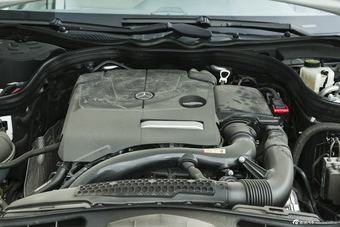 2015款奔驰E260L 2.0T自动