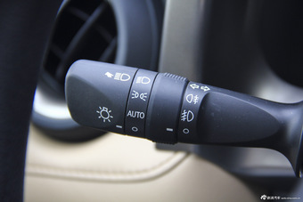 2015款RAV4 2.0L自动两驱风尚版