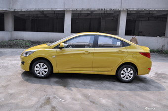 2014款瑞纳1.4L手动时尚型 迎春黄