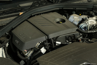 2015款宝马1系120i 1.6T自动运动设计套装