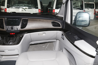 2013款瑞风M5 2.0T自动公务版