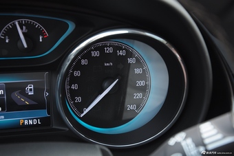 2015款昂科威20T两驱精英型