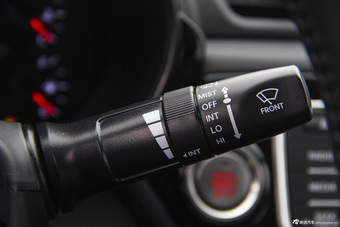 2015款起亚K2 1.4L自动Premium三厢