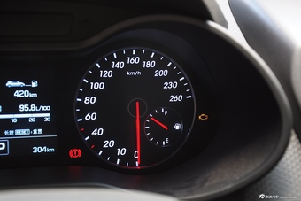 2015款现代飞思 1.6T自动尊享版