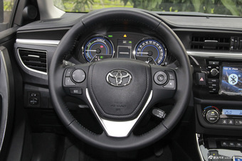 2016款雷凌双擎1.8L自动豪华版