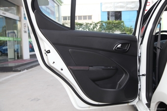 2014款宝骏610 CROSS 1.5L自动豪华型