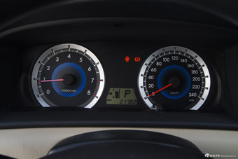 2013款花冠1.6L自动卓越版