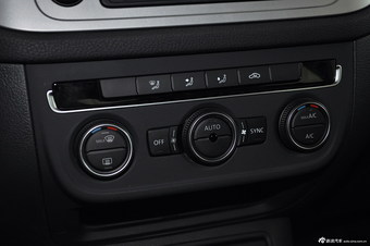 2013款途观1.8TSI自动舒适版两驱 极光白