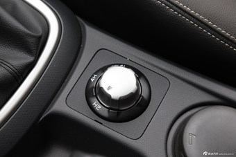 2015款五十铃mu-X 3.0T自动四驱探索型