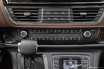 2016款上汽大通G10 2.0T自动旗舰版